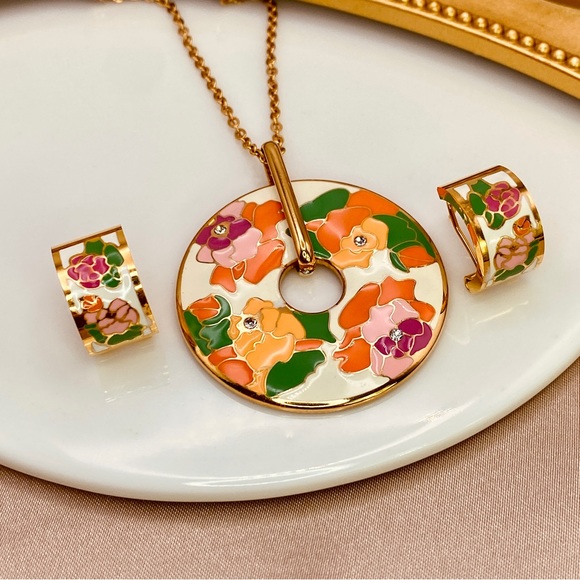 18K Gold Titanium Steel Enamel Bloom Irish Garden Medallion Necklace - Picture 4 of 6